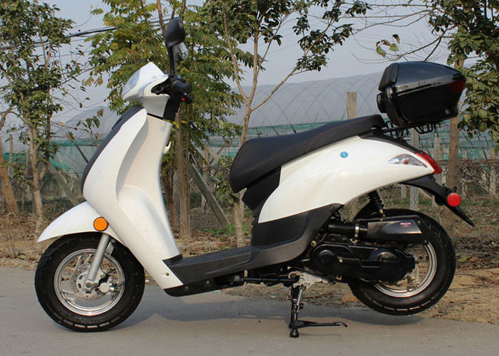 क्षैतिज प्रकार 50cc हाई पावर स्कूटर 2.5L तेल की खपत 4 स्ट्रोक