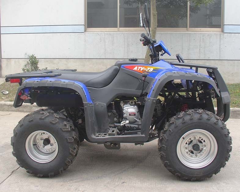 पूरी तरह से स्वचालित रिवर्स 300cc दो सीटर फोर व्हीलर 2 * 4 वाटर कूल्ड दस्ता ड्राइव