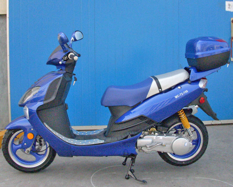 150cc एडल्ट मोटर स्कूटर CVT गैस रिलीज स्विच के साथ मजबूर एयर कूल्ड इंजन