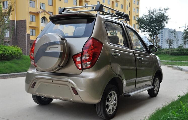 5 सीट 96V 10kw हाई पावर्ड इलेक्ट्रिक कार विथ एंड 300 टाइम्स बैटरी लाइफ