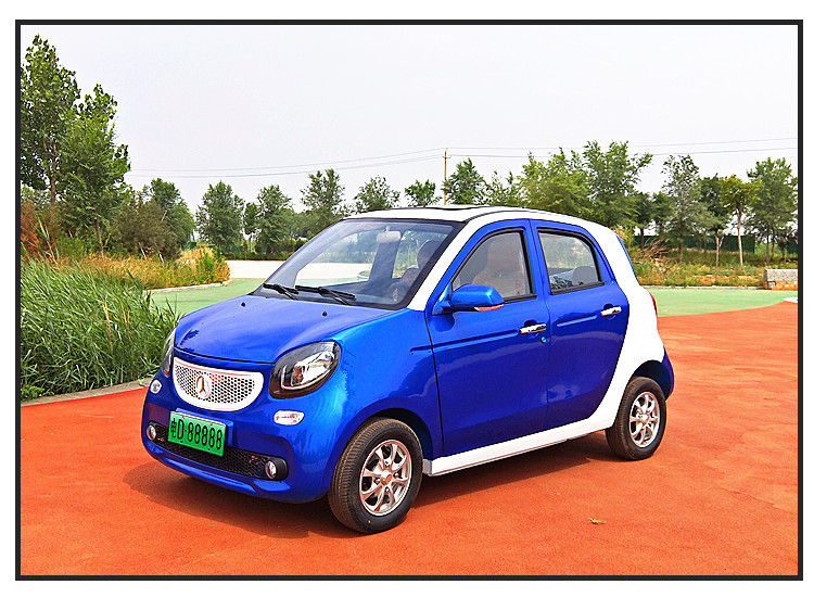 4 सीट्स मोटराइज्ड गोल्फ कार्ट 5kw बेंज स्मार्ट स्टाइल 6v 220ah 180 किलोमीटर रेंज के साथ