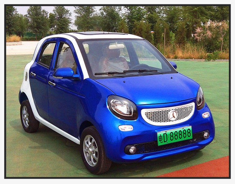 4 सीट्स मोटराइज्ड गोल्फ कार्ट 5kw बेंज स्मार्ट स्टाइल 6v 220ah 180 किलोमीटर रेंज के साथ