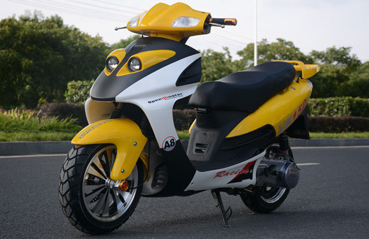 1 सिलेंडर 4 स्ट्रोक एडल्ट मोटर स्कूटर एयर कूलिंग 150cc 59 माइल्स / एच मैक्स स्पीड
