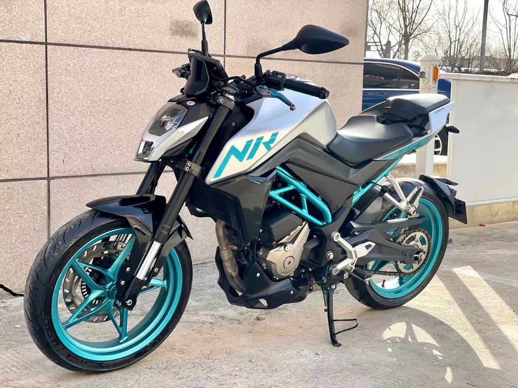 एयर कूल्ड 4 स्ट्रोक SOHC 2 वाल्व इंजन के साथ 150cc उच्च शक्ति वाली मोटरसाइकिलें
